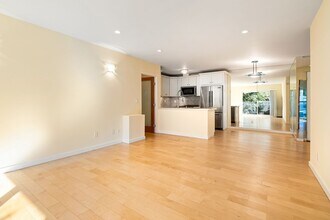 9005 Cynthia St in West Hollywood, CA - Building Photo - Building Photo