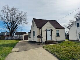 2330 Avalon Ave NE in Canton, OH - Building Photo