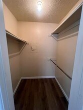 6050 Melody Ln in Dallas, TX - Foto de edificio - Building Photo