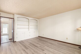 4838 Dierker Rd in Columbus, OH - Building Photo - Building Photo