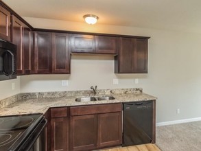 Village at Maple Bend Townhomes in West Des Moines, IA - Foto de edificio - Interior Photo