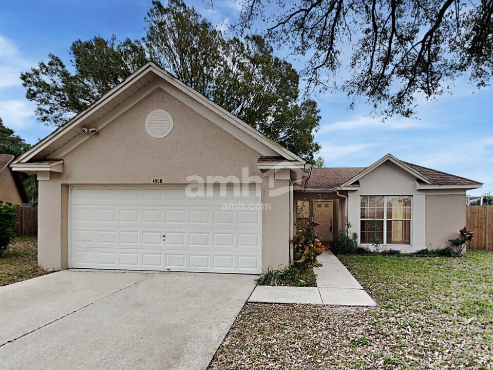 4908 Rambling Rose Pl in Tampa, FL - Foto de edificio
