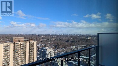 120 Broadway Ave in Toronto, ON - Building Photo - Building Photo