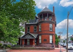 4 S 4th St in Lebanon, PA - Building Photo