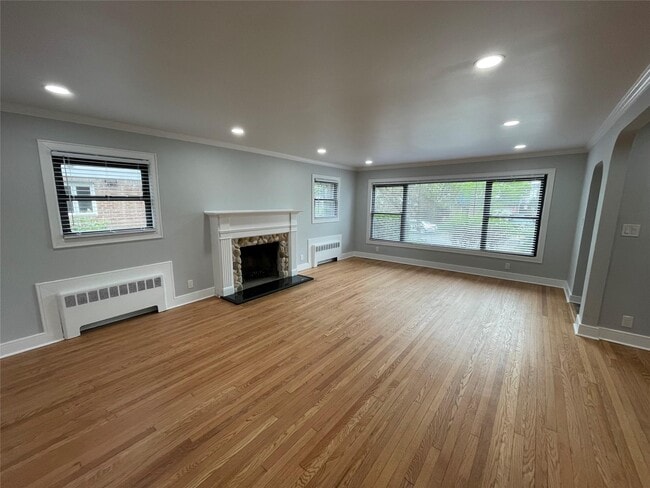 property at 411 E Walnut St