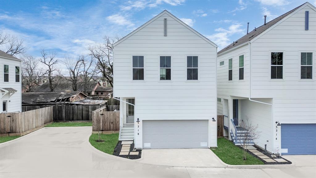 5211 Burress Springs Ln in Houston, TX - Building Photo