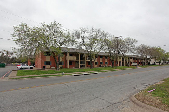 Jamestown Apartments in Irving, TX - Building Photo - Building Photo