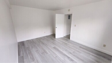 122 Bruce Ave in Yonkers, NY - Building Photo - Building Photo