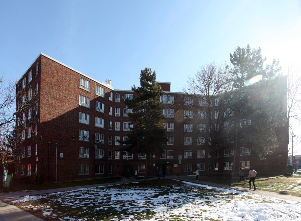 Regency Park Phase III in Toronto, ON - Building Photo