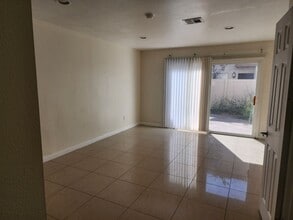 13514 Village Dr in Cerritos, CA - Foto de edificio - Building Photo