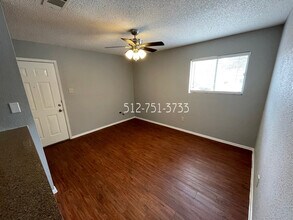 3704 S 2nd St, Unit 102 in Austin, TX - Foto de edificio - Building Photo