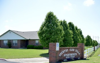 Country Club Villa Apartments in Pryor, OK - Building Photo - Building Photo