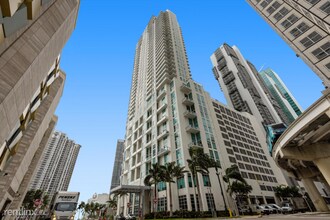 300 Biscayne Blvd in Miami, FL - Building Photo - Building Photo