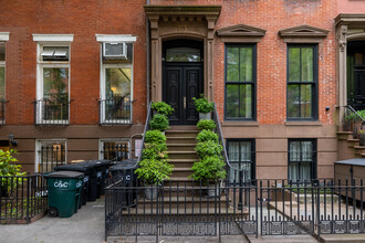 152 W 13th St in New York, NY - Building Photo - Building Photo