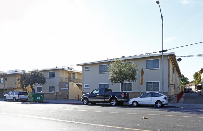 142 and 150 Graham in San Jose, CA - Foto de edificio - Building Photo