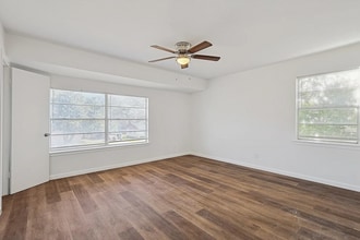 9039 Pinewood Dr in Dallas, TX - Building Photo - Building Photo