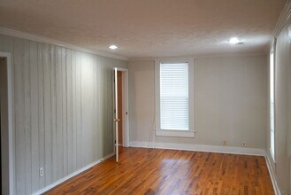 408 E Elm St in Ozark, MO - Building Photo - Building Photo