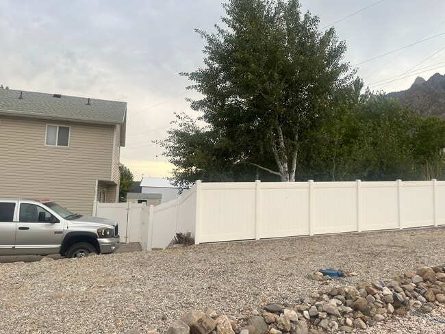 7563 475 W in Willard, UT - Foto de edificio - Building Photo