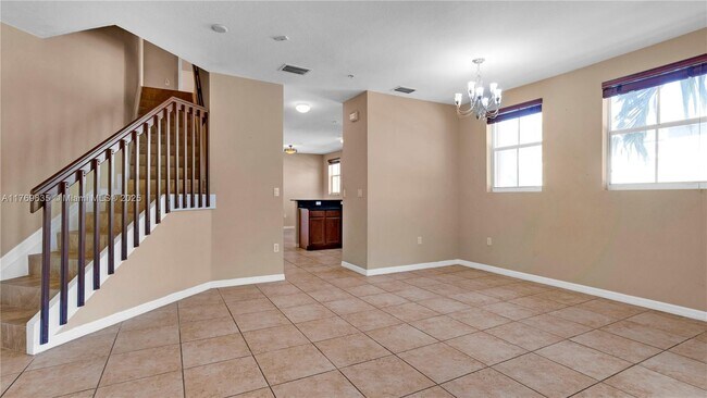 8899 NW 107th Ct in Doral, FL - Building Photo - Building Photo