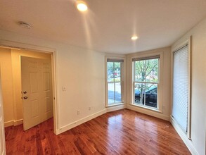 50 Spring St, Unit 1 in Cambridge, MA - Foto de edificio - Building Photo