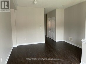 40 Kawana Rd in Brampton, ON - Building Photo - Building Photo