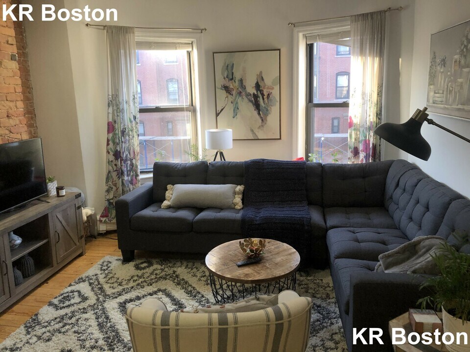 716 Columbus Ave in Boston, MA - Building Photo