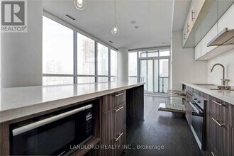 8 Mercer St in Toronto, ON - Building Photo - Building Photo