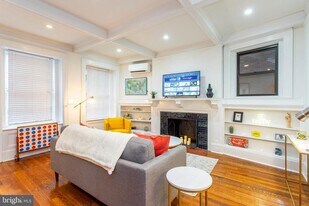 2134 Locust St in Philadelphia, PA - Building Photo