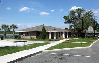 Villas at Lake Bonnett Apartments