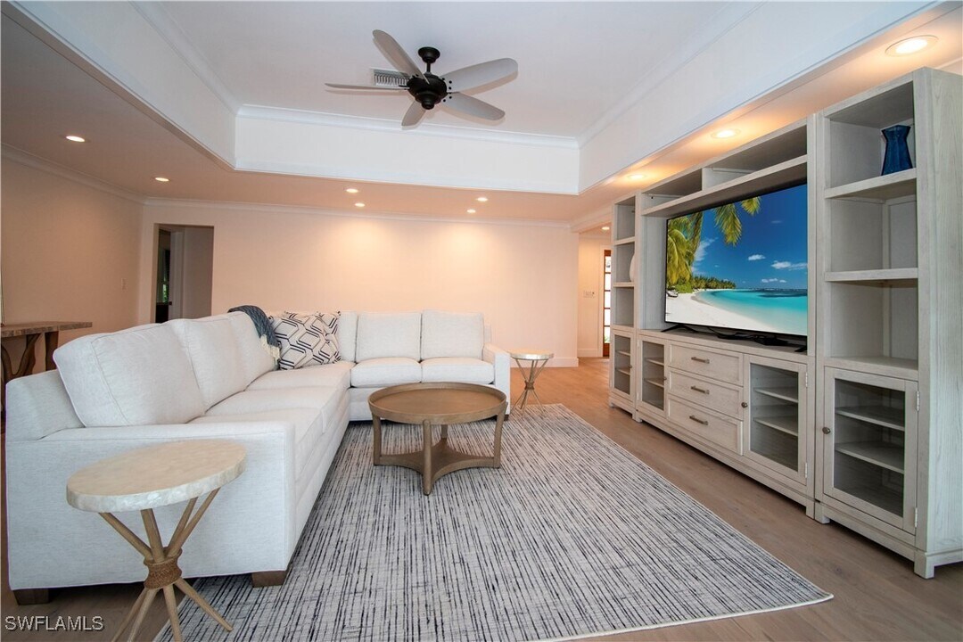 222 Bay Point in Naples, FL - Building Photo