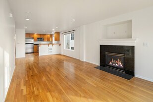 11708 Greenwood Ave N, Unit A in Seattle, WA - Building Photo