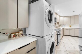 3000 Holiday Dr in Fort Lauderdale, FL - Building Photo - Building Photo