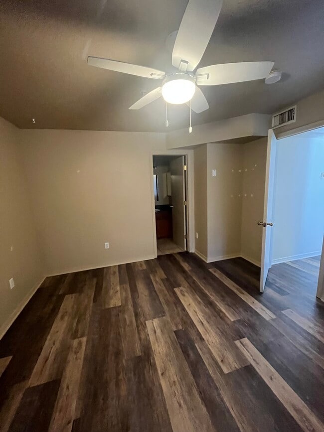 1385 W University Ave in Flagstaff, AZ - Foto de edificio - Building Photo