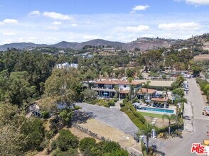 27355 Pacific Coast Hwy in Malibu, CA - Building Photo - Building Photo