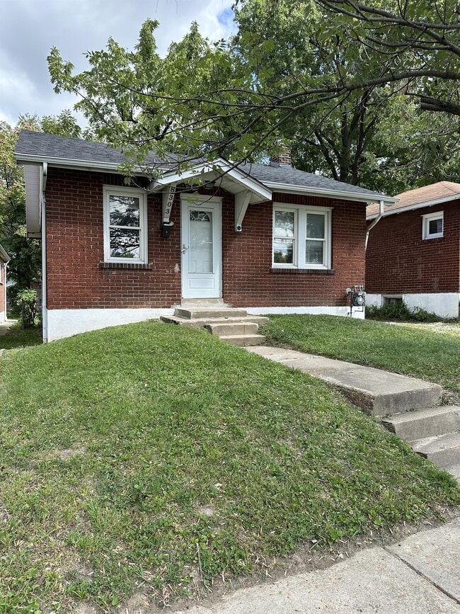 8303 Braddock Dr