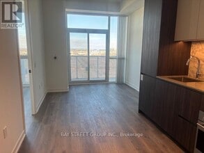 8 Interchange Wy in Vaughan, ON - Building Photo - Building Photo