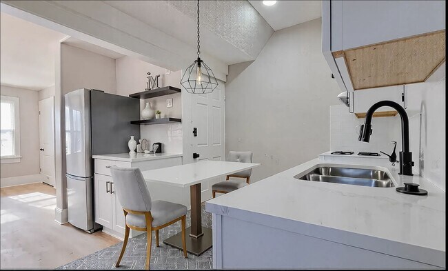 121 W Moore St in Sherman, TX - Building Photo - Building Photo