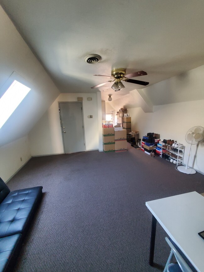 2017 W Michigan St, Unit 2136A W Michigan St Unit A in Milwaukee, WI - Building Photo - Building Photo