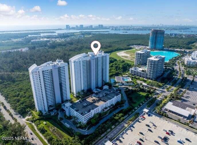 14951 Royal Oaks Ln in North Miami Beach, FL - Building Photo