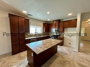 2410 Lebow Ct in Bakersfield, CA - Building Photo - Building Photo