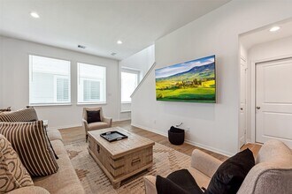 343 E Coralburst Lp in Montgomery, TX - Foto de edificio - Building Photo