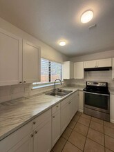 2934 Ash Field Drive in San Antonio, TX - Foto de edificio - Building Photo