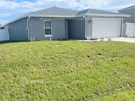 21426 Dawson Ave in Port Charlotte, FL - Building Photo