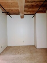 52 Lawrence Dr in Lowell, MA - Foto de edificio - Building Photo