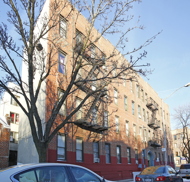 762 E 3rd St in Brooklyn, NY - Building Photo