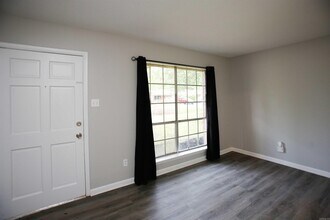 16 Waterfront Dr in North Little Rock, AR - Foto de edificio - Building Photo