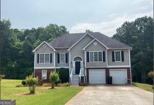 4951 Martin Farms Rd in Powder Springs, GA - Building Photo