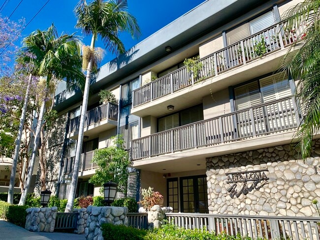 1134 Alta Loma Rd, Unit 106 in West Hollywood, CA - Building Photo - Building Photo