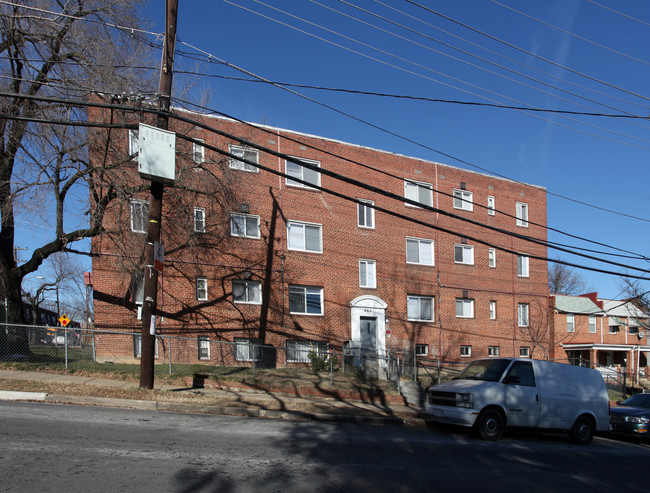 400 Chesapeake St SE in Washington, DC - Foto de edificio - Building Photo