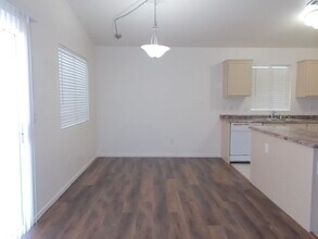 9387 Coral Berry St in Las Vegas, NV - Building Photo - Building Photo